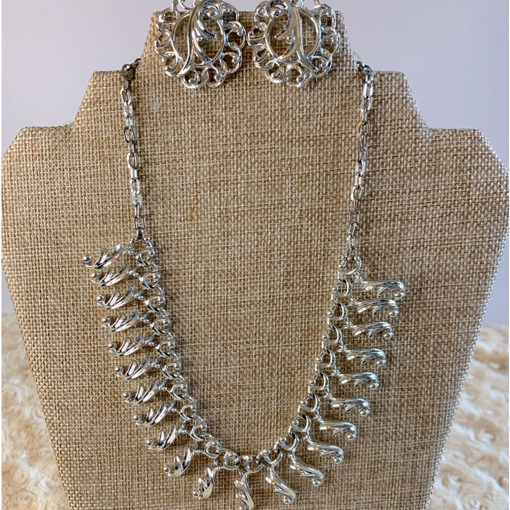 Sarah Coventry Vintage Silvertone Fancy Free Swirl Necklace Earrings Set